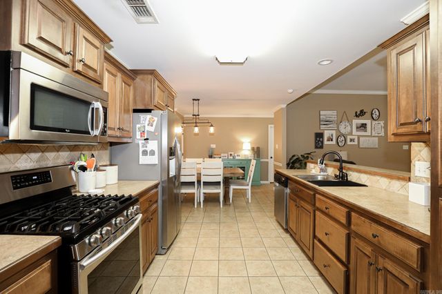 2209 Magna Carta Lane, Bryant, AR 72022