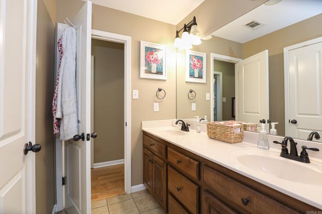 2209 Magna Carta Lane, Bryant, AR 72022