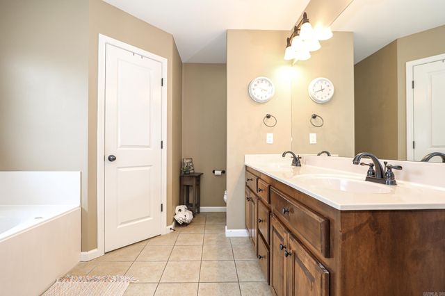 2209 Magna Carta Lane, Bryant, AR 72022
