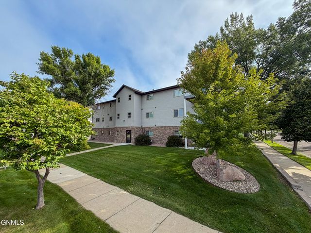 3405 Montreal Street, Bismarck, ND 58503 property photo