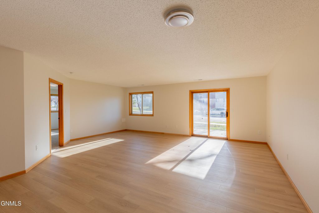 3405 Montreal Street, Bismarck, ND 58503 photo 3
