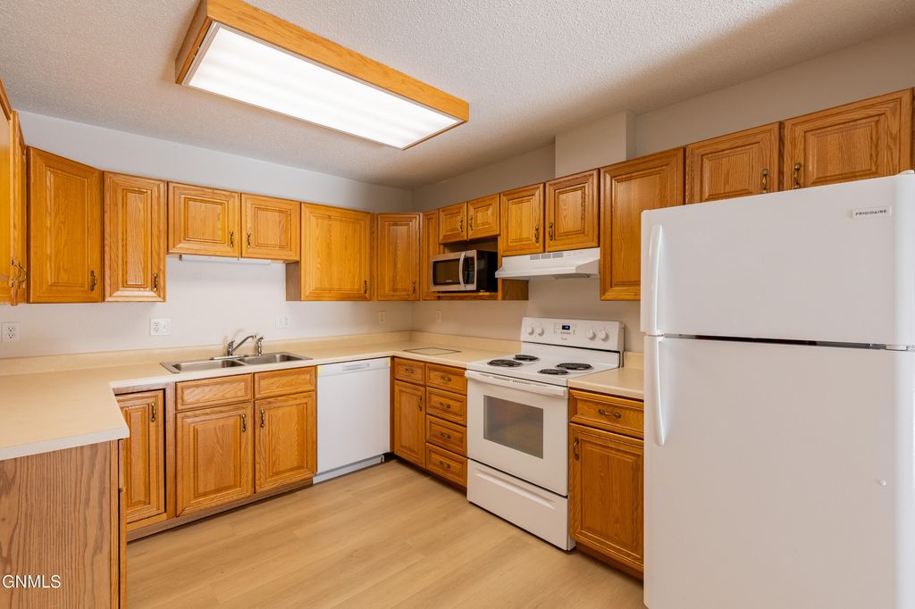 3405 Montreal Street, Bismarck, ND 58503 photo 4