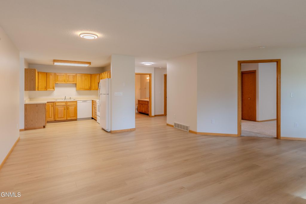3405 Montreal Street, Bismarck, ND 58503 photo 5