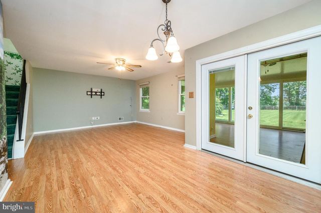 39 RIVER BANK DR, Roebling, NJ 08554