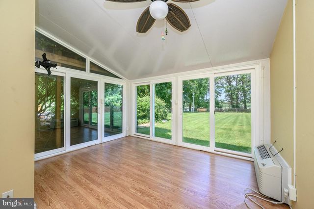 39 RIVER BANK DR, Roebling, NJ 08554