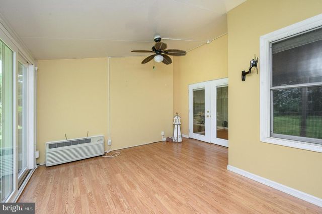 39 RIVER BANK DR, Roebling, NJ 08554