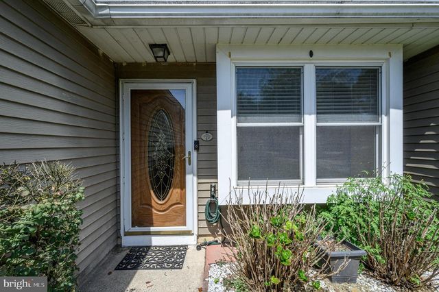39 RIVER BANK DR, Roebling, NJ 08554