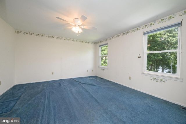 39 RIVER BANK DR, Roebling, NJ 08554
