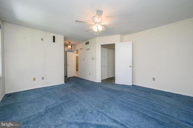 39 RIVER BANK DR, Roebling, NJ 08554