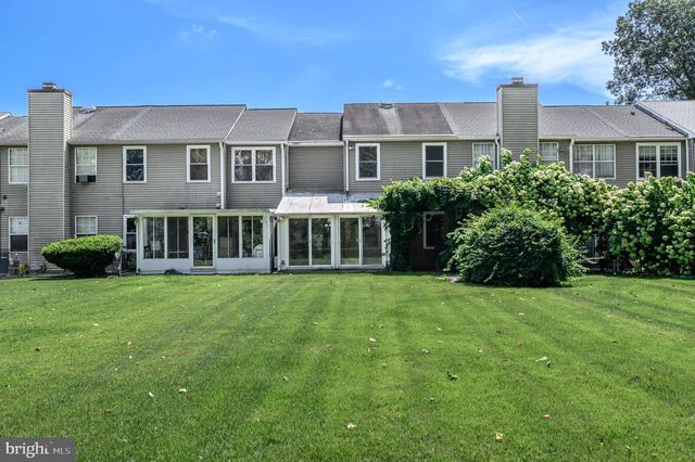 39 RIVER BANK DR, Roebling, NJ 08554