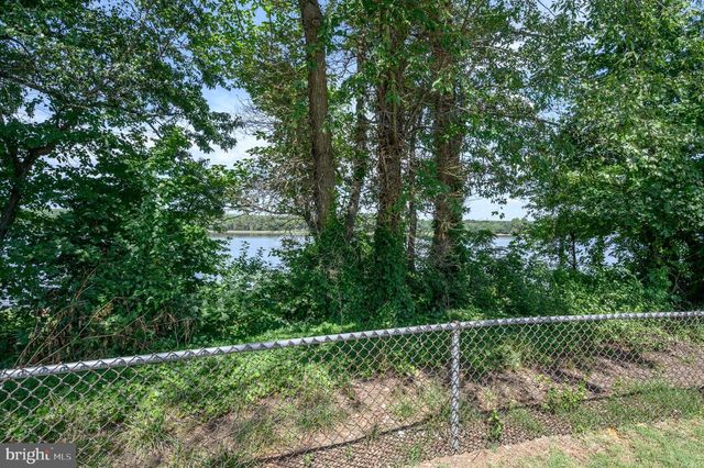39 RIVER BANK DR, Roebling, NJ 08554