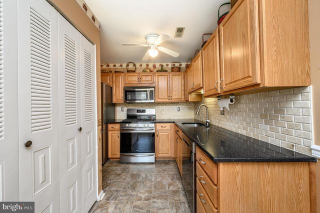 39 RIVER BANK DR, Roebling, NJ 08554