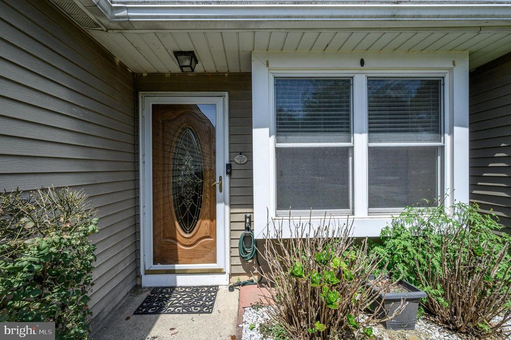 39 RIVER BANK DR, ROEBLING, NJ 08554 — photo 2