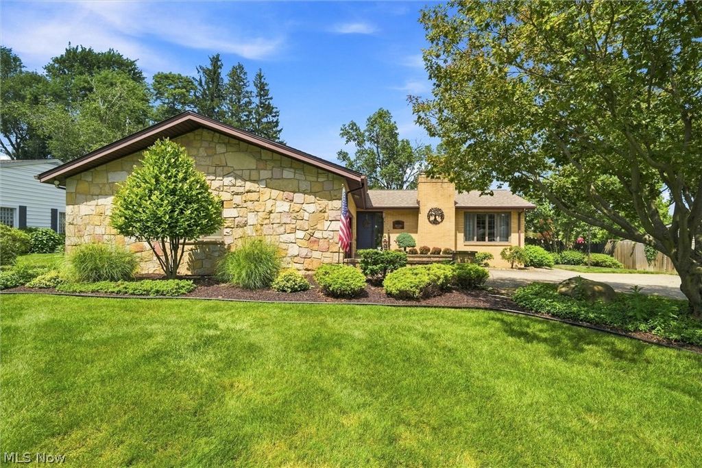 1451 Doncaster Drive, Youngstown, OH 44511