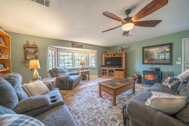 17039 Jay Dee Lane, Anderson, CA 96007