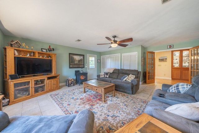 17039 Jay Dee Lane, Anderson, CA 96007