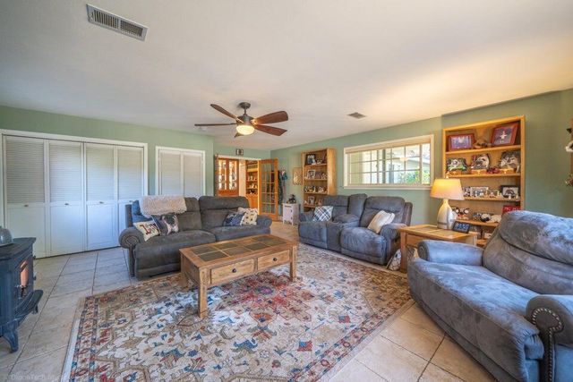 17039 Jay Dee Lane, Anderson, CA 96007