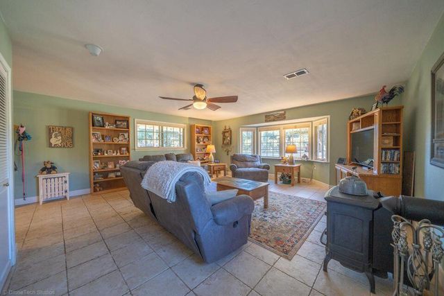 17039 Jay Dee Lane, Anderson, CA 96007