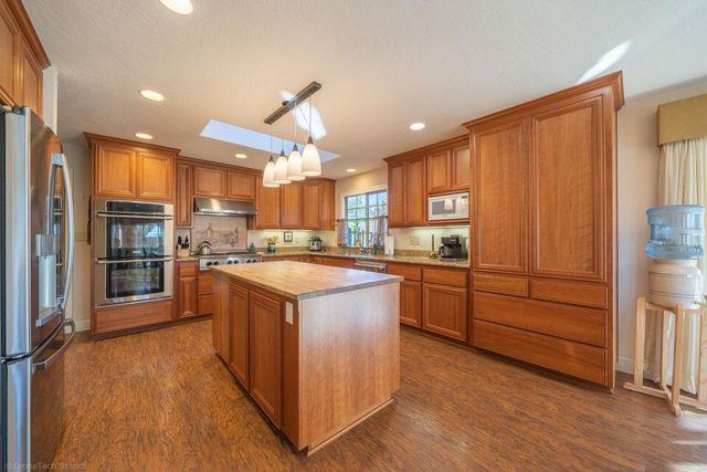 17039 Jay Dee Lane, Anderson, CA 96007