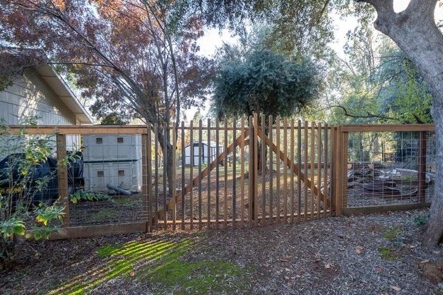 17039 Jay Dee Lane, Anderson, CA 96007