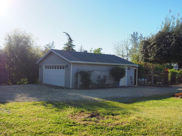 17039 Jay Dee Lane, Anderson, CA 96007