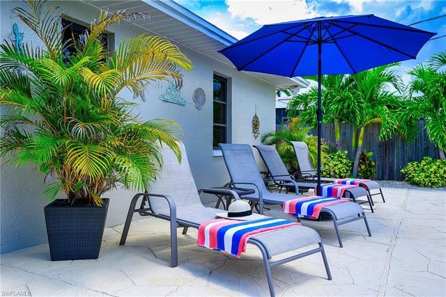 672 100th AVE, Naples, FL 34108