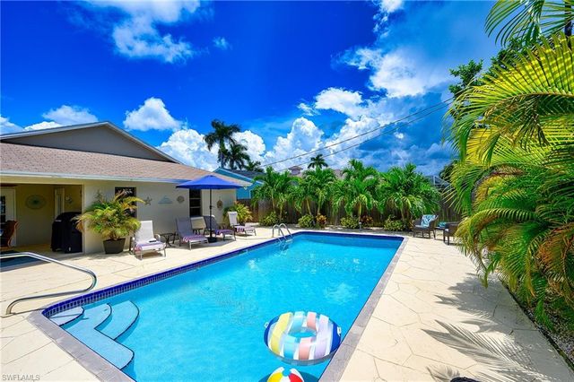 672 100th AVE, Naples, FL 34108
