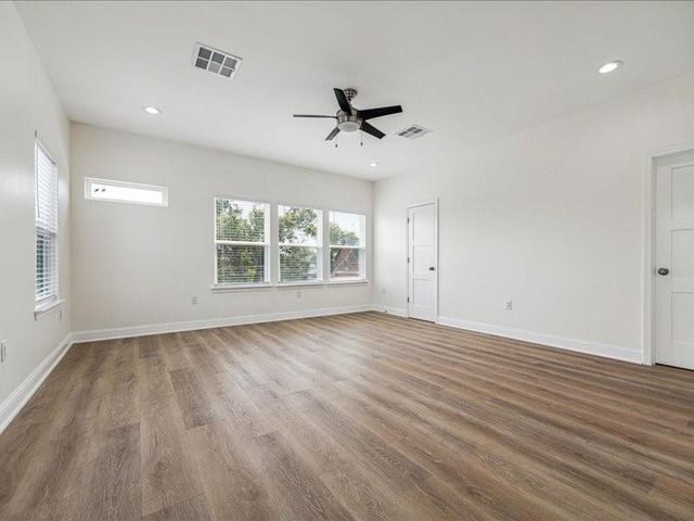 915 E 37th Street, Houston, TX 77022