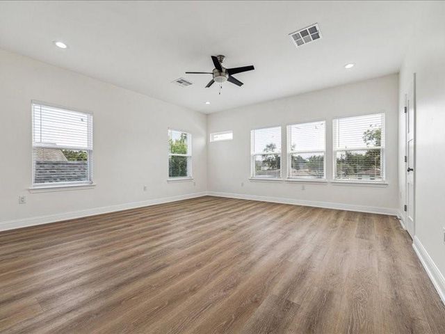 915 E 37th Street, Houston, TX 77022