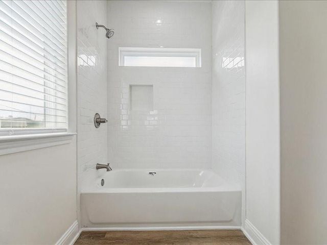 915 E 37th Street, Houston, TX 77022