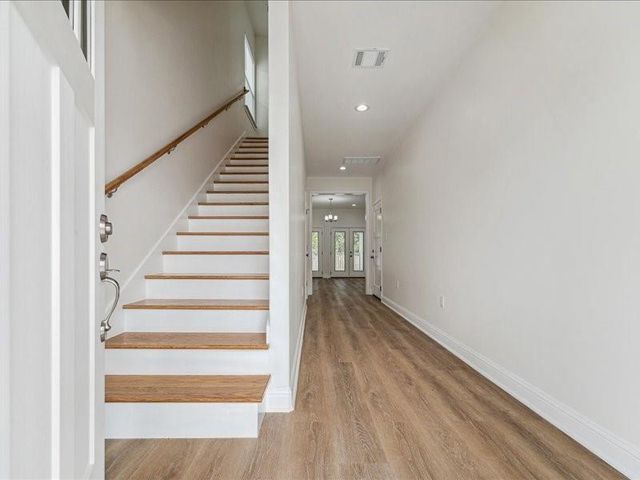 915 E 37th Street, Houston, TX 77022