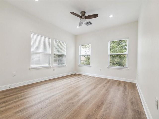 915 E 37th Street, Houston, TX 77022