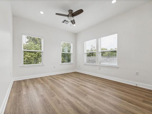 915 E 37th Street, Houston, TX 77022