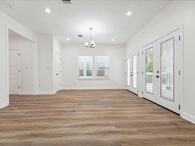 915 E 37th Street, Houston, TX 77022