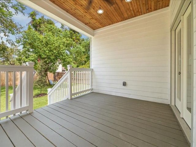 915 E 37th Street, Houston, TX 77022