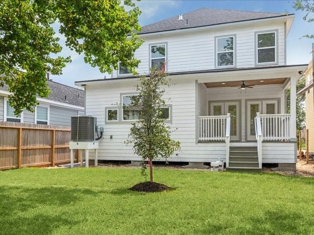 915 E 37th Street, Houston, TX 77022