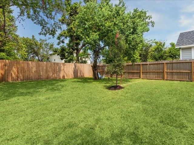 915 E 37th Street, Houston, TX 77022