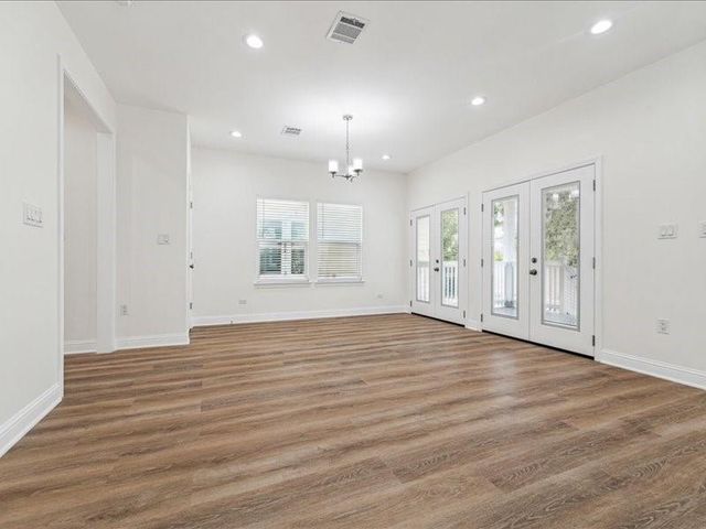 915 E 37th Street, Houston, TX 77022