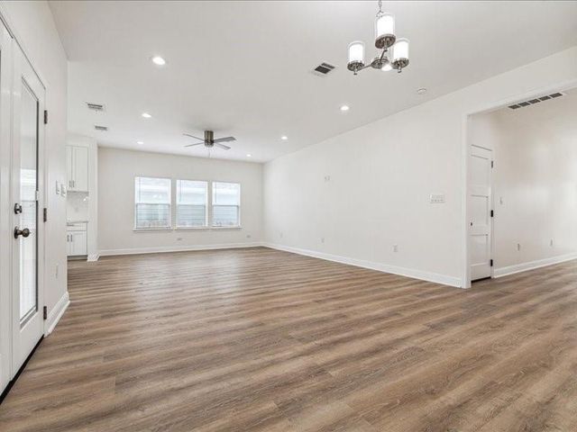 915 E 37th Street, Houston, TX 77022