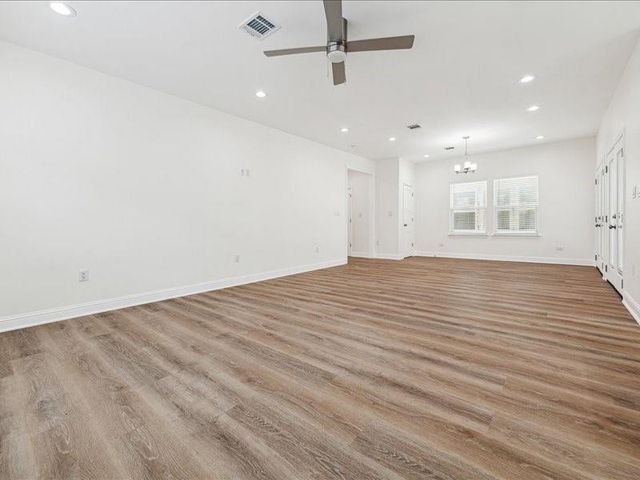 915 E 37th Street, Houston, TX 77022