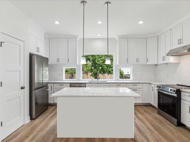 915 E 37th Street, Houston, TX 77022