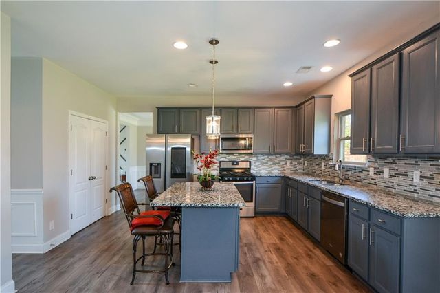 100 TAPESTRY Drive, Mcdonough, GA 30252