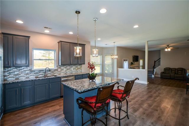 100 TAPESTRY Drive, Mcdonough, GA 30252