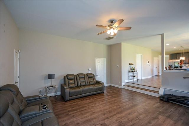 100 TAPESTRY Drive, Mcdonough, GA 30252