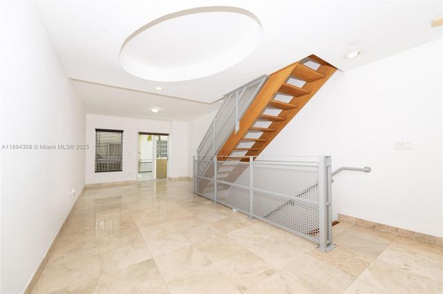 212 Washington Ave 9, Miami Beach, FL 33139