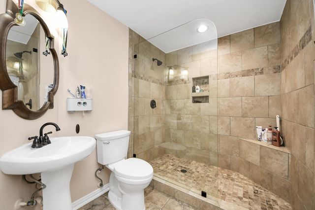 6 E Matisse Meadow Court, The Woodlands, TX 77382