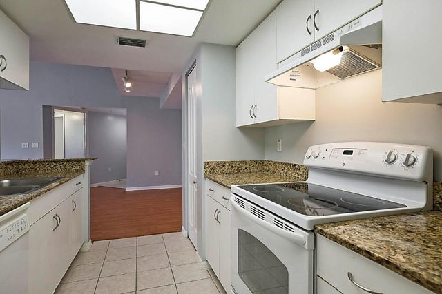 100 Crestwood Court N 113, Royal Palm Beach, FL 33411