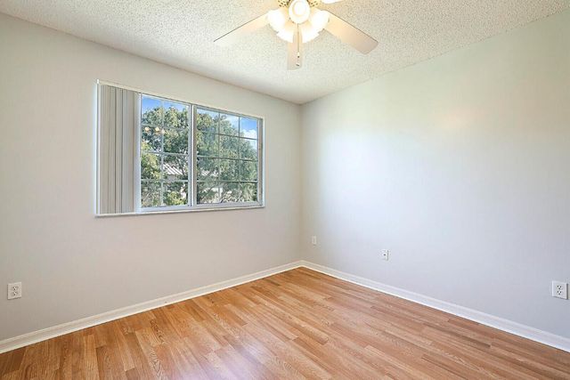 100 Crestwood Court N 113, Royal Palm Beach, FL 33411