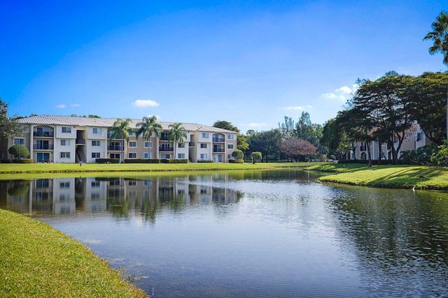 100 Crestwood Court N 113, Royal Palm Beach, FL 33411