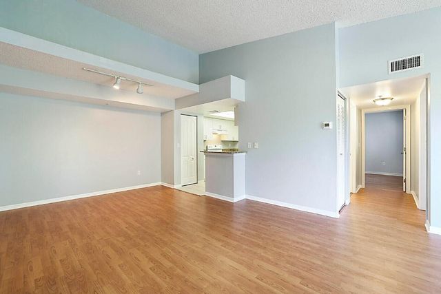 100 Crestwood Court N 113, Royal Palm Beach, FL 33411